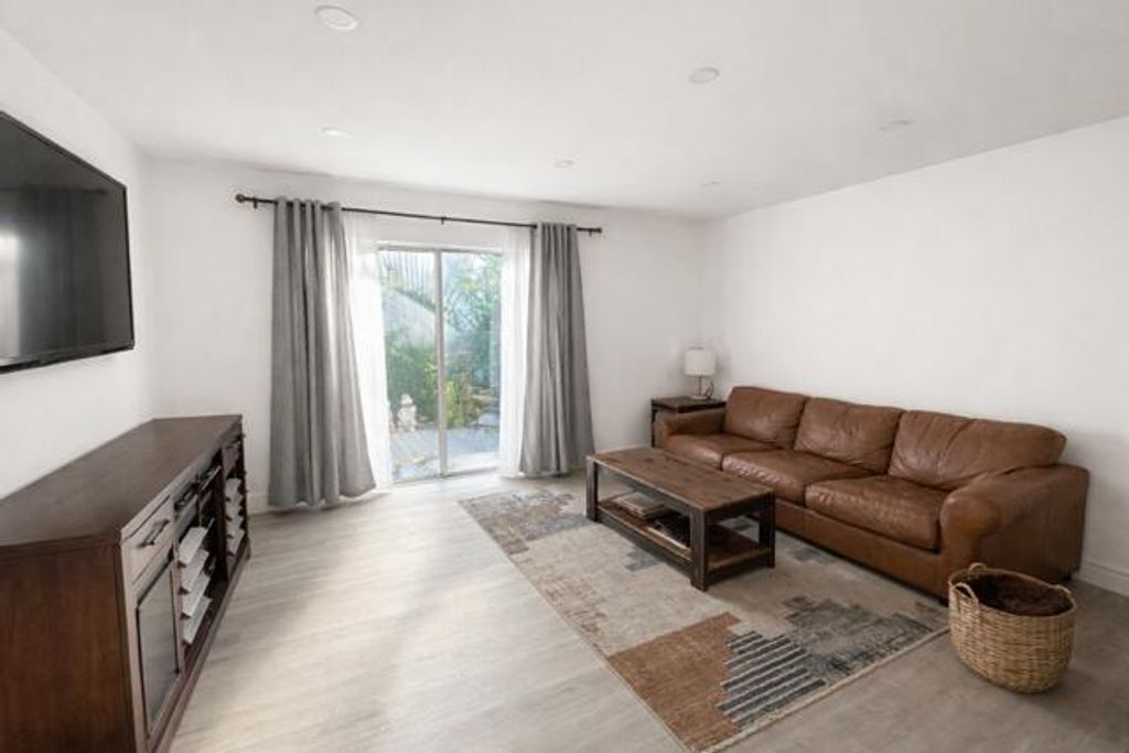 Photo of 809 W Oakland Park Boulevard #K1, Oakland Park, FL 33311 (MLS # B26011574)