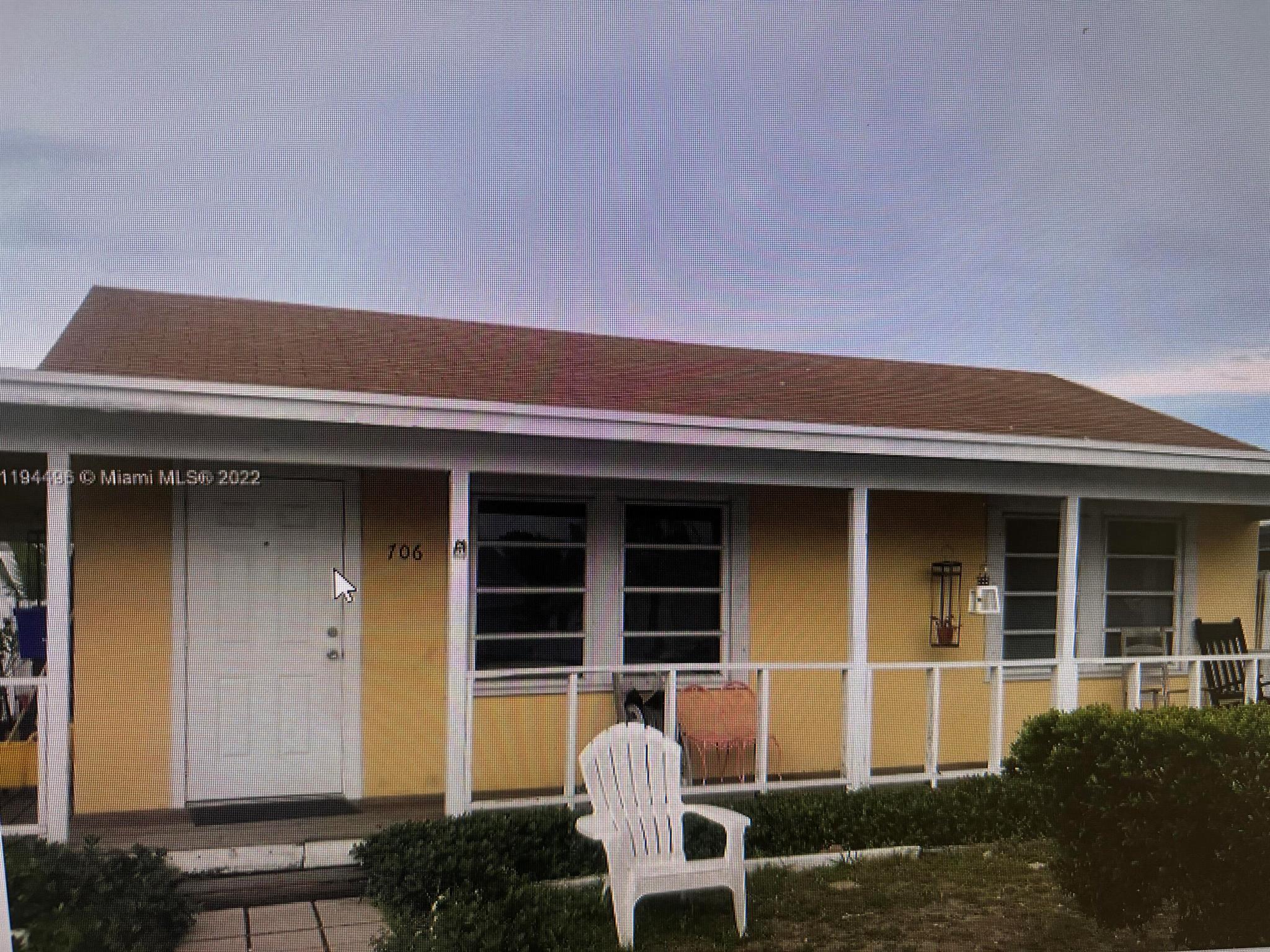 REMODELED  2BED 1 BATH NEW KITHCEN, NEW BATHROOM NEW TILE FLOORING, NEW A/C FEATURES PRIVATE FENCED IN YARD AND PRIVATE PORCHED....A MUST SEE PERFECTLY LOCATED JUST MINUTES FROM THE TRENDY, DOWNTOWN LAKE WORTH BEACH AND STUNNING BEACHES....