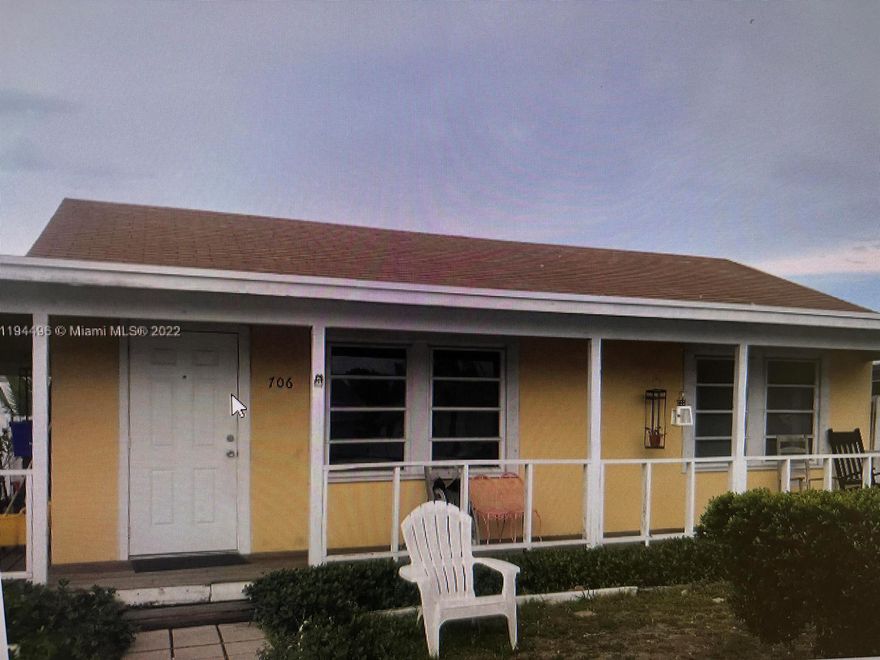 REMODELED  2BED 1 BATH NEW KITHCEN, NEW BATHROOM NEW TILE FLOORING, NEW A/C FEATURES PRIVATE FENCED IN YARD AND PRIVATE PORCHED....A MUST SEE PERFECTLY LOCATED JUST MINUTES FROM THE TRENDY, DOWNTOWN LAKE WORTH BEACH AND STUNNING BEACHES....