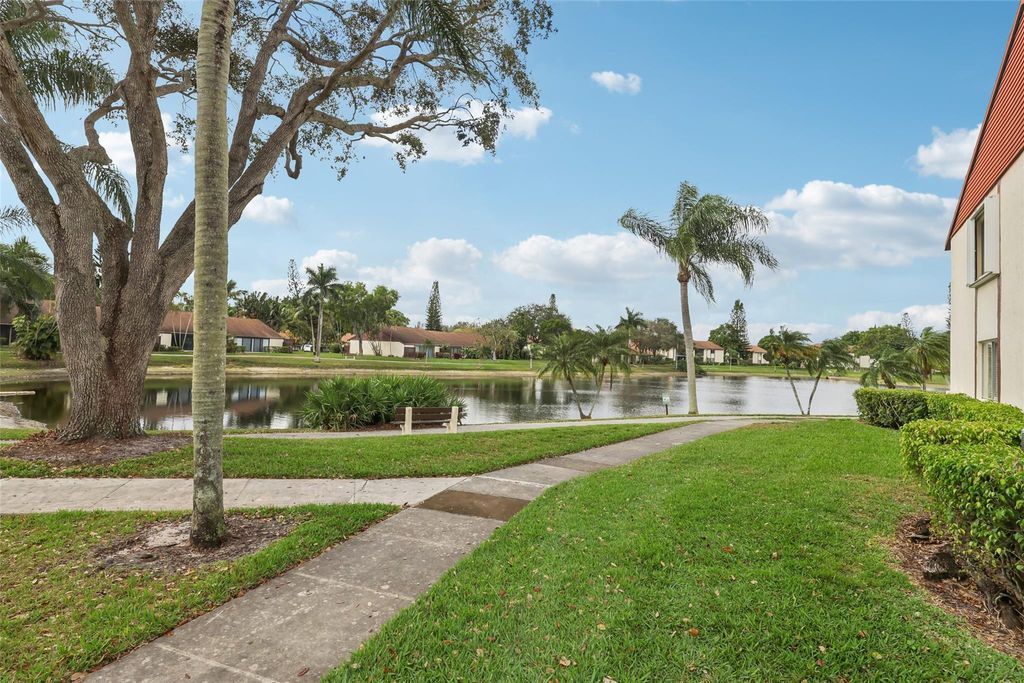 Photo of 4850 Sable Pine Circle #D1, West Palm Beach, FL 33417 (MLS # F10487063)