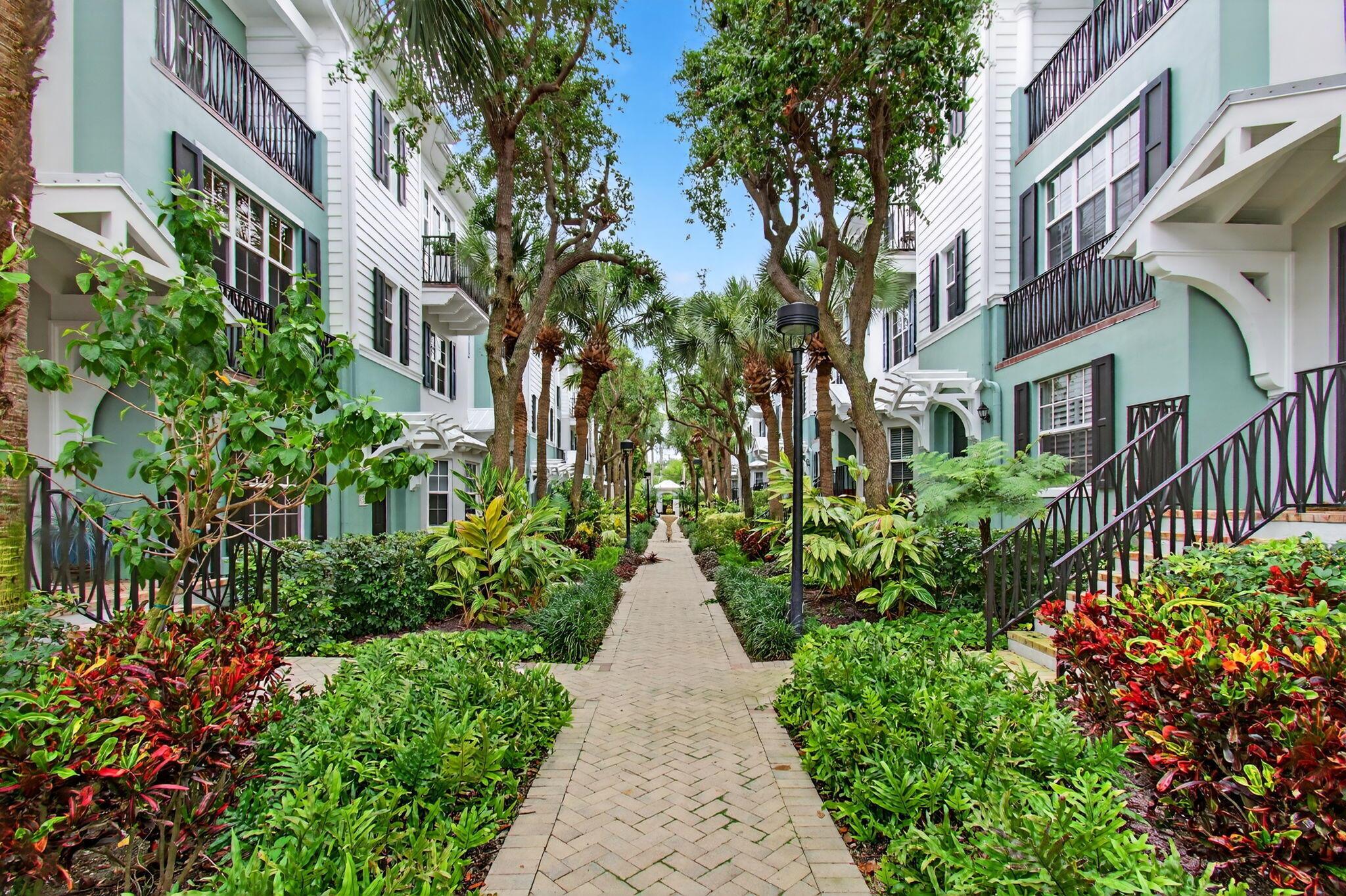 365 W Mallory Circle