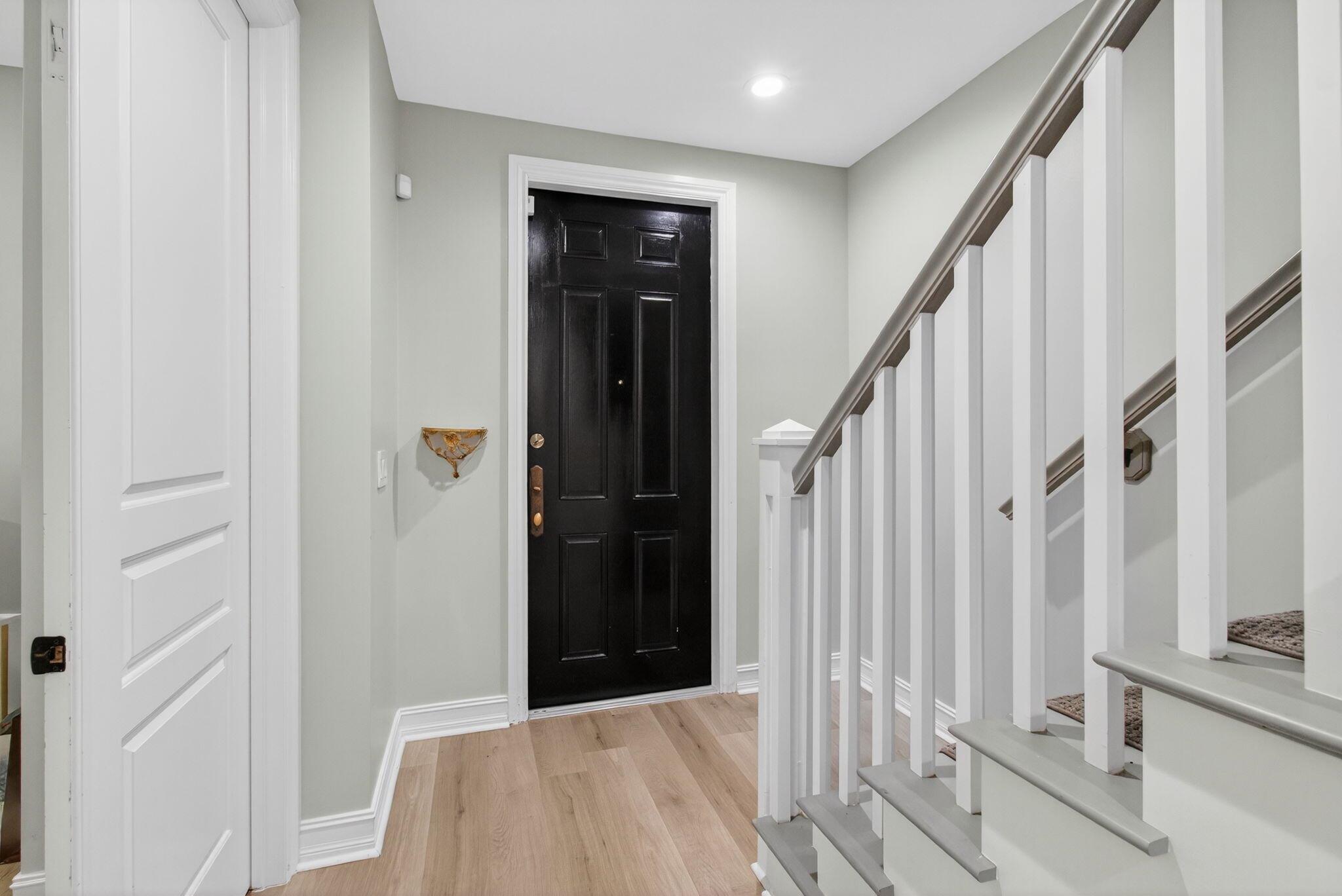 365 W Mallory Circle