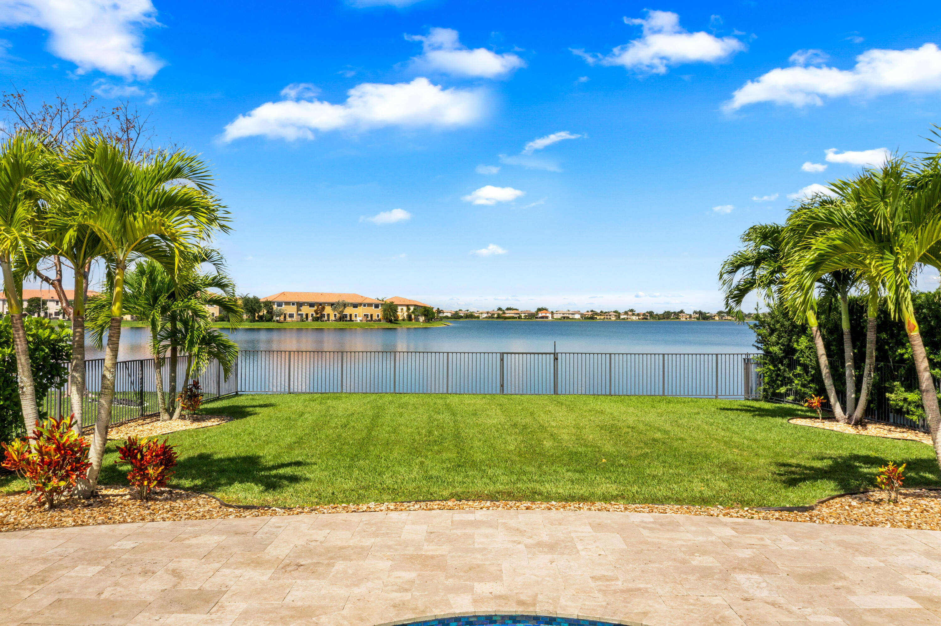 MIRALAGO - Residential