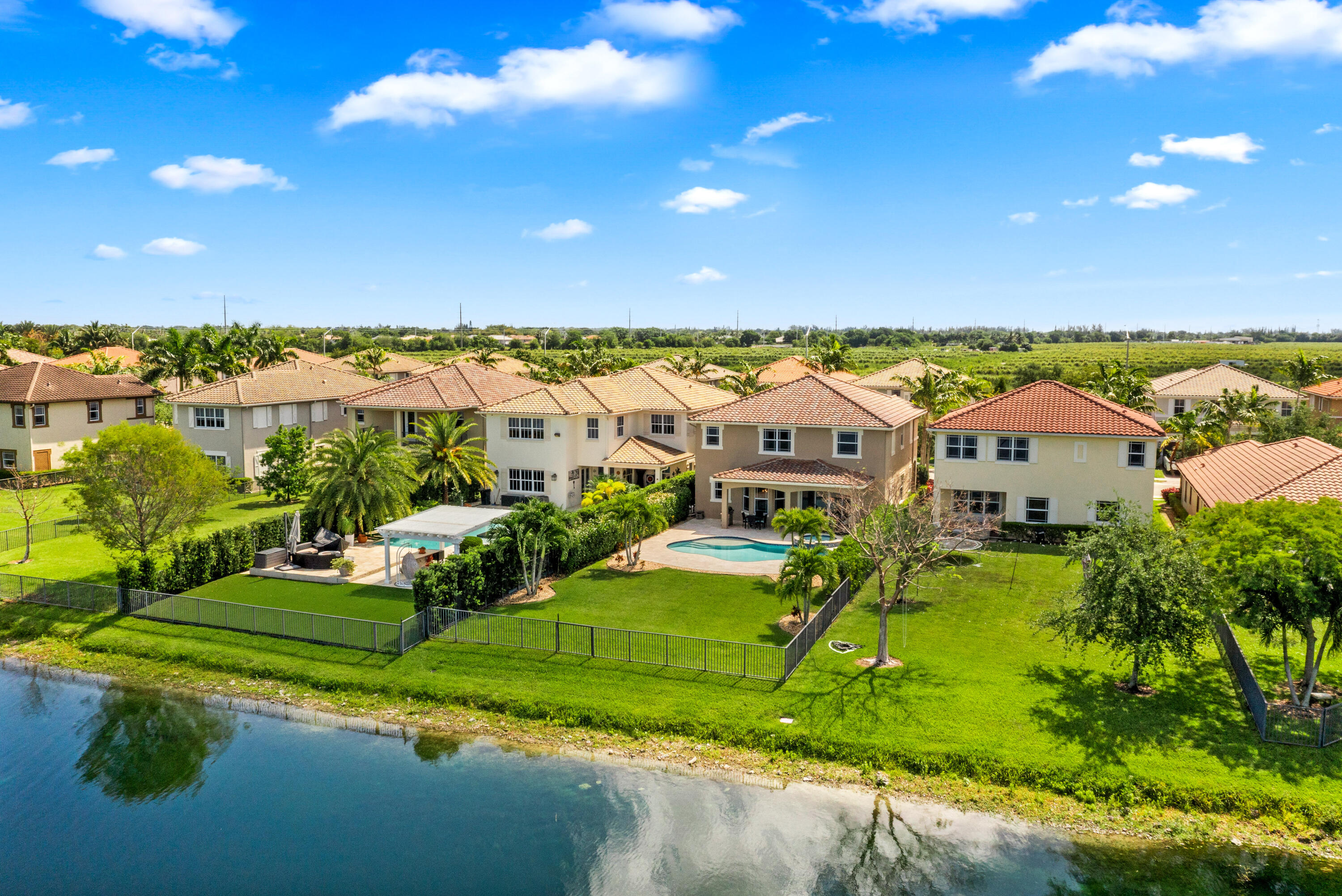 MIRALAGO - Residential