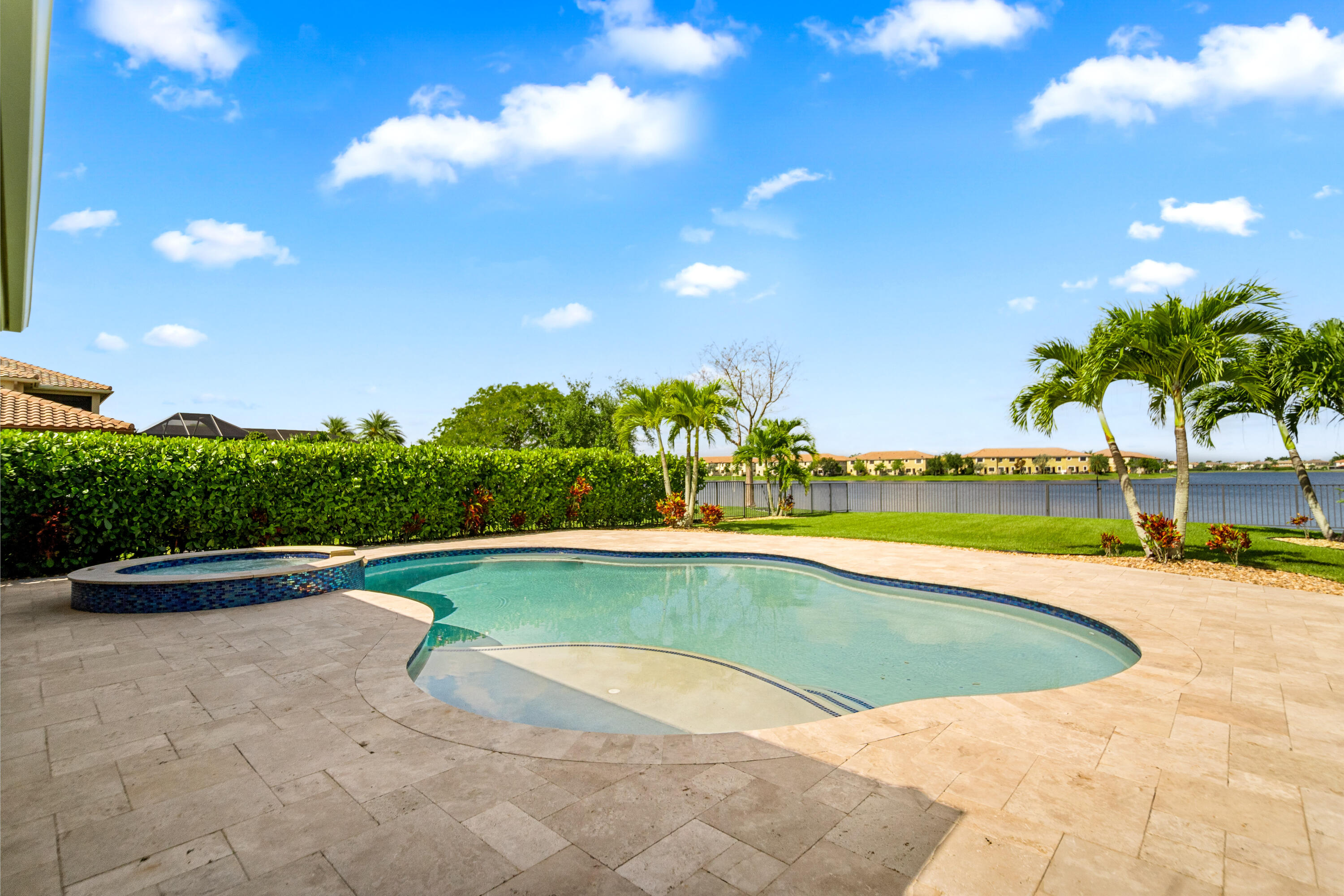 MIRALAGO - Residential