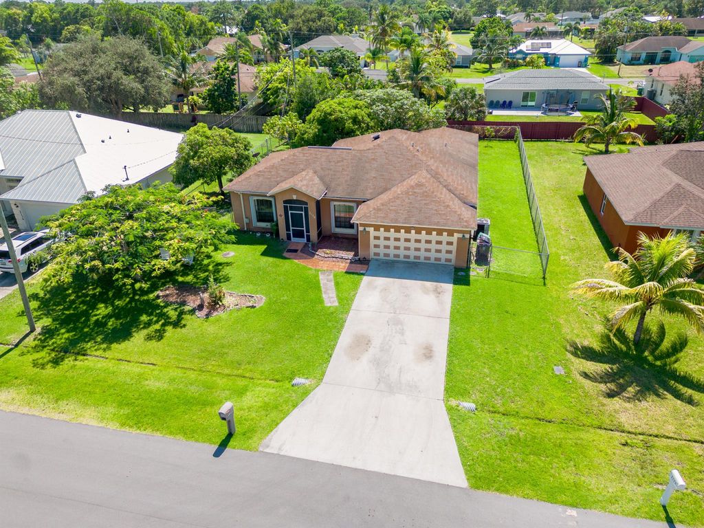 Photo of 2128 SE Broward Terrace, Port Saint Lucie, FL 34952 (MLS # R10919925)