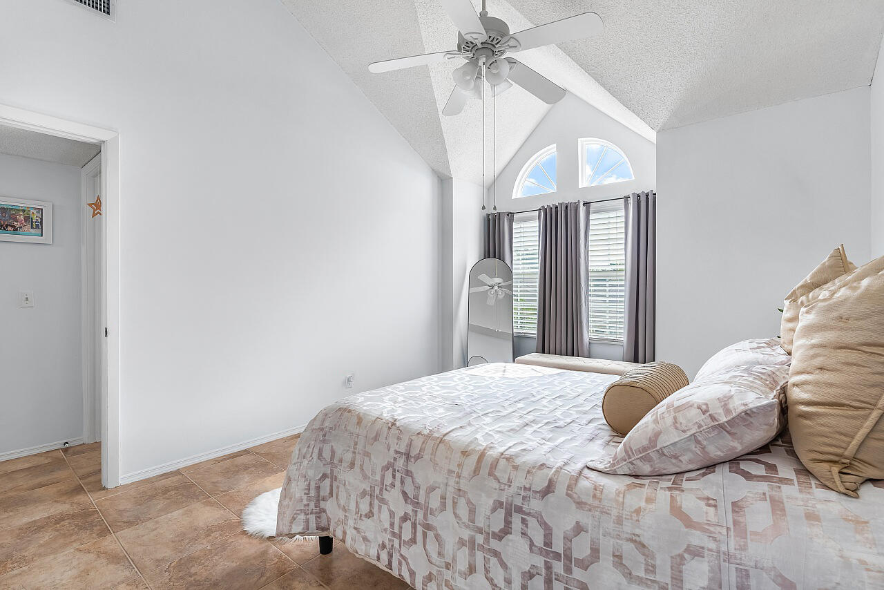 LAKE IN THE WOODS AT VERO BEACH CONDO - Residential