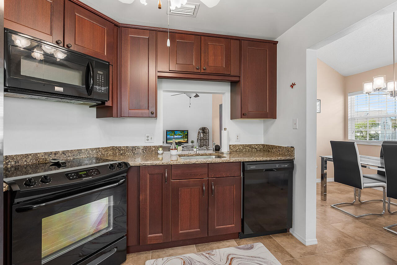 LAKE IN THE WOODS AT VERO BEACH CONDO - Residential