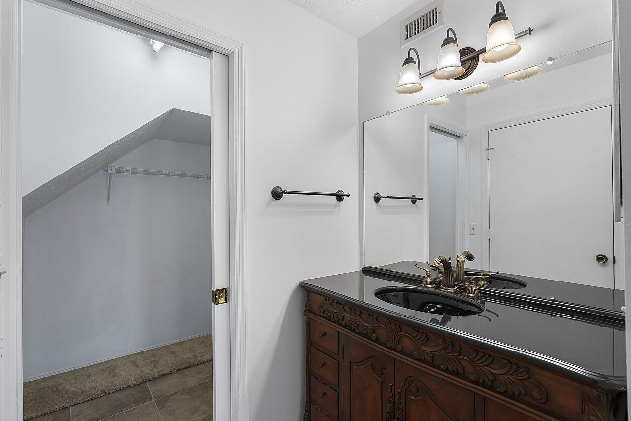LAKE IN THE WOODS AT VERO BEACH CONDO - Residential