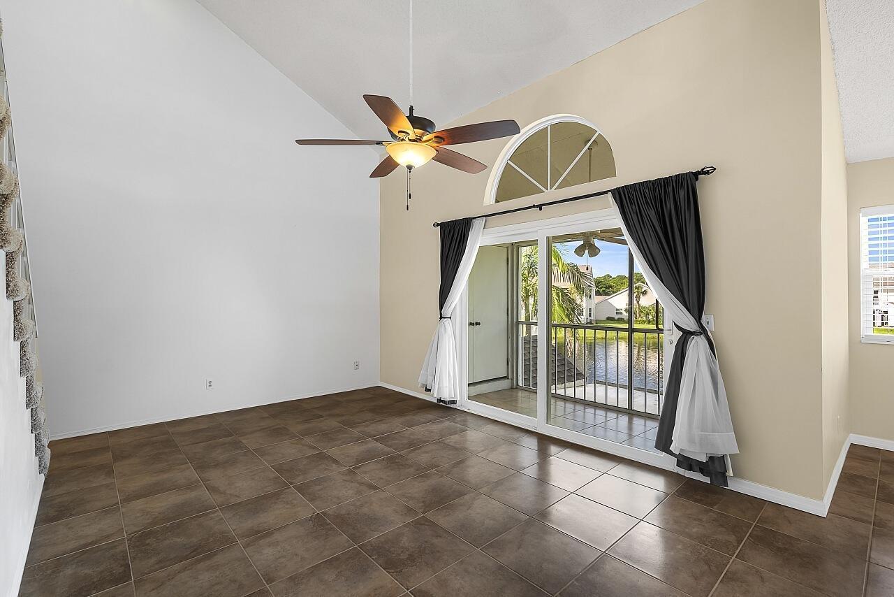 1965 Westminster Circle 6, Vero Beach, FL, 32966/$195,000 2 1965 Westminster Circle 6
