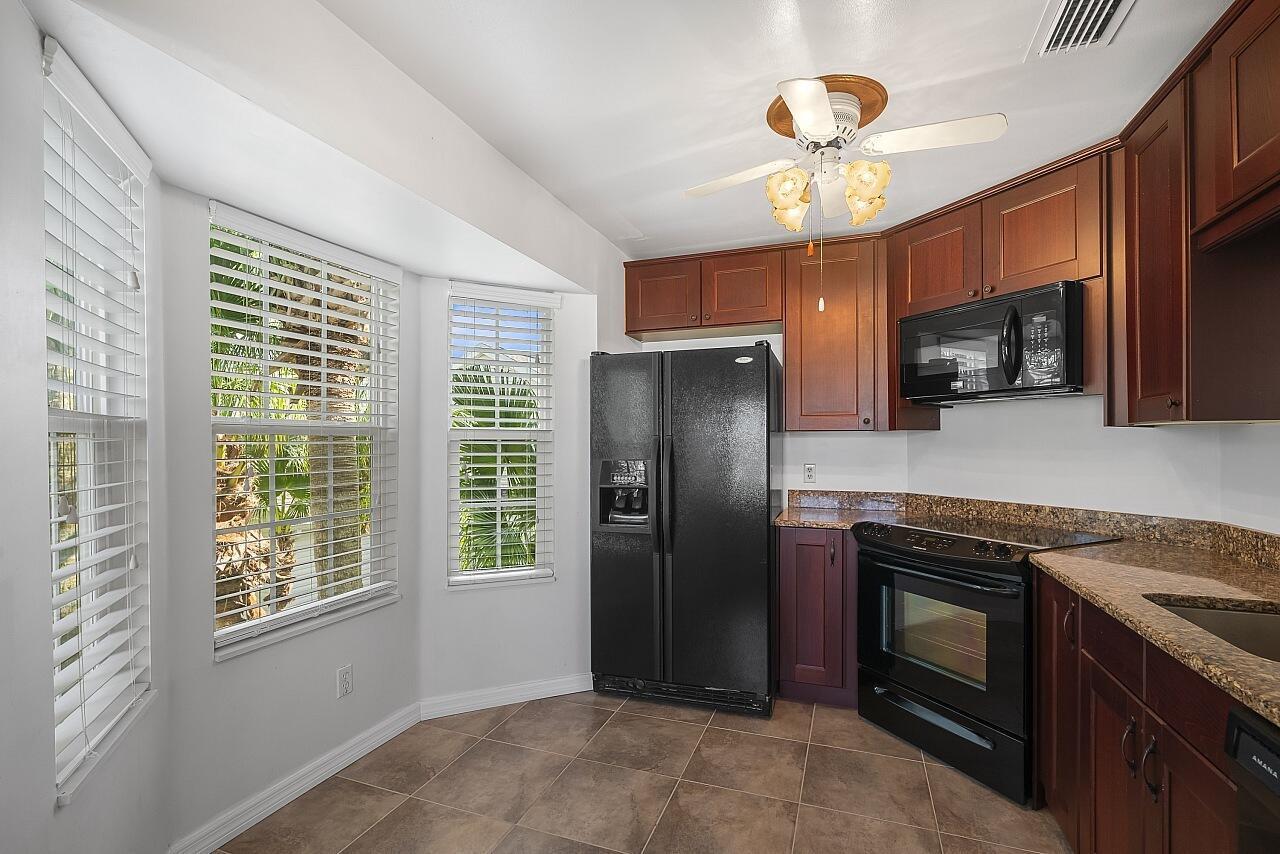 1965 Westminster Circle 6, Vero Beach, FL, 32966/$195,000 4 1965 Westminster Circle 6