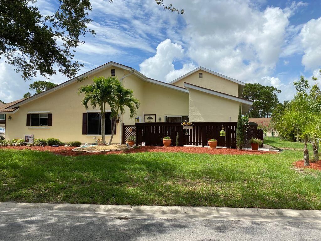 Photo of 1702 SE Balmoral Court, Port Saint Lucie, FL 34952 (MLS # R10726533)