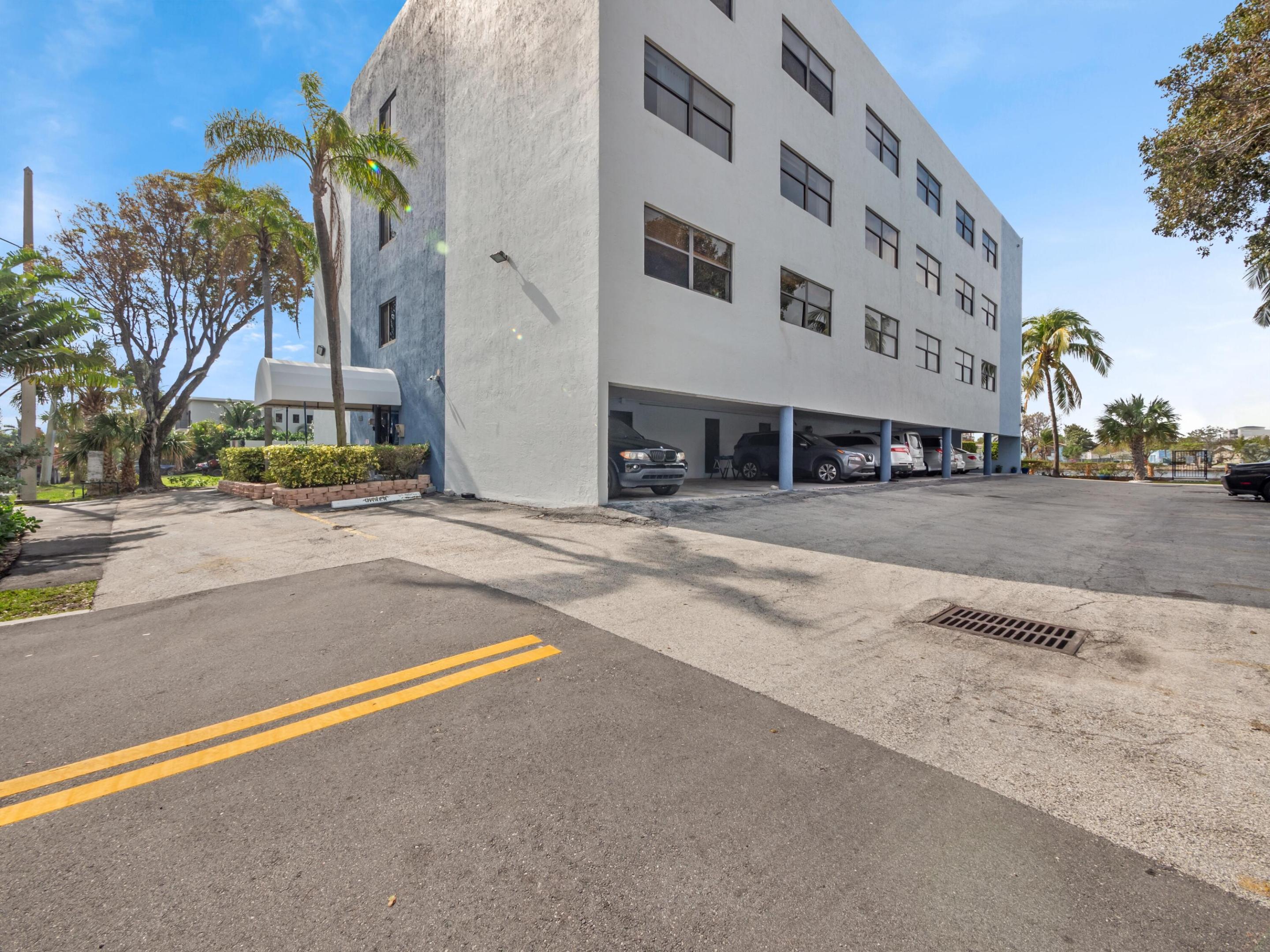 105 S RIVERSIDE Drive 304