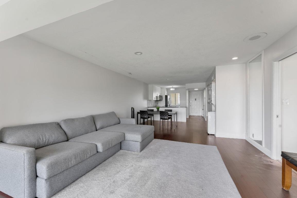 FOUNTAINS OF PALM BEACH CONDO - Residential Lease