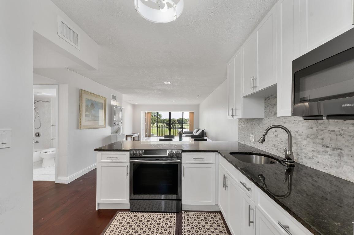 FOUNTAINS OF PALM BEACH CONDO - Residential Lease