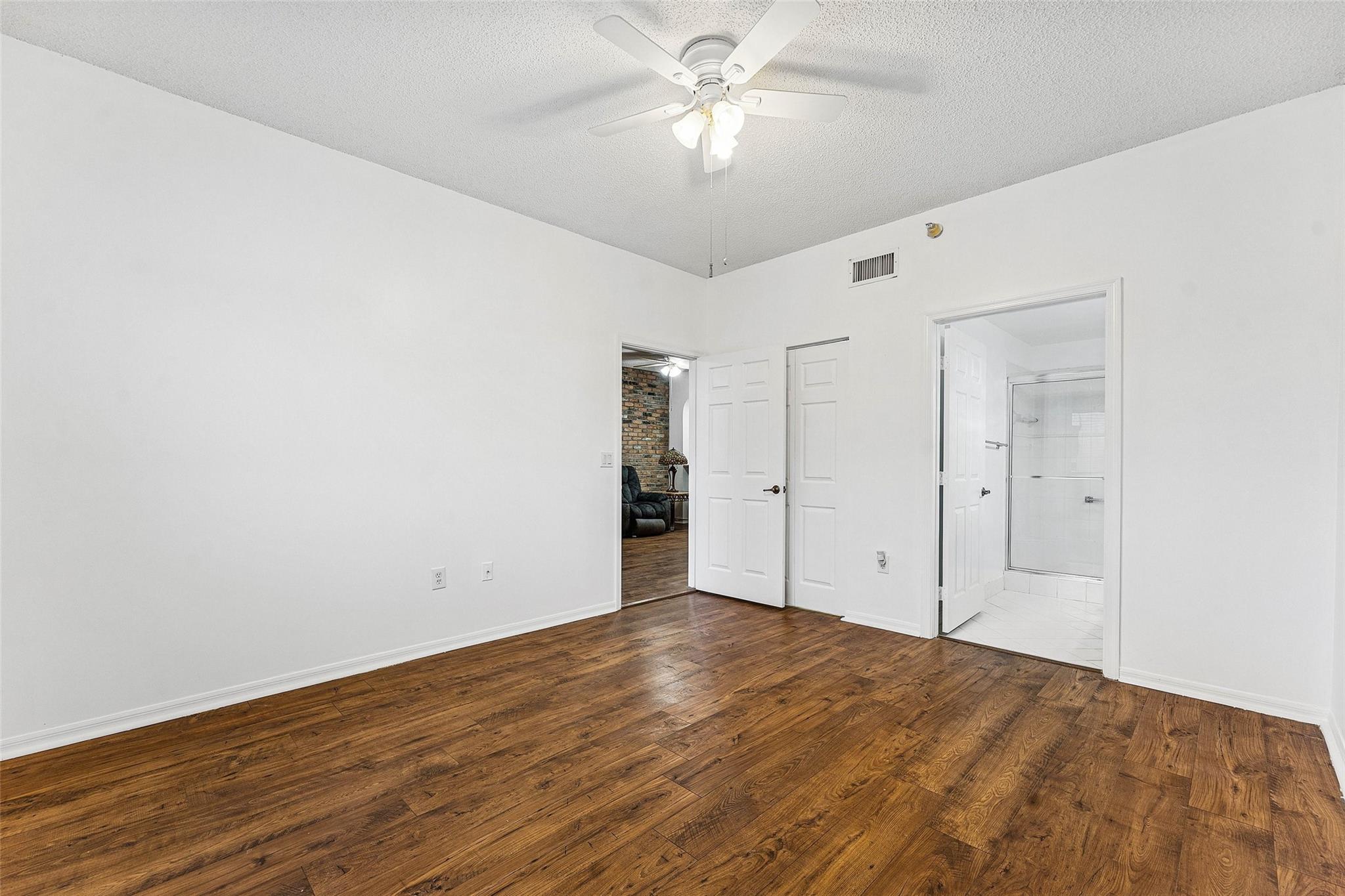 SOUTHAMPTON @ KINGS PT - Residential