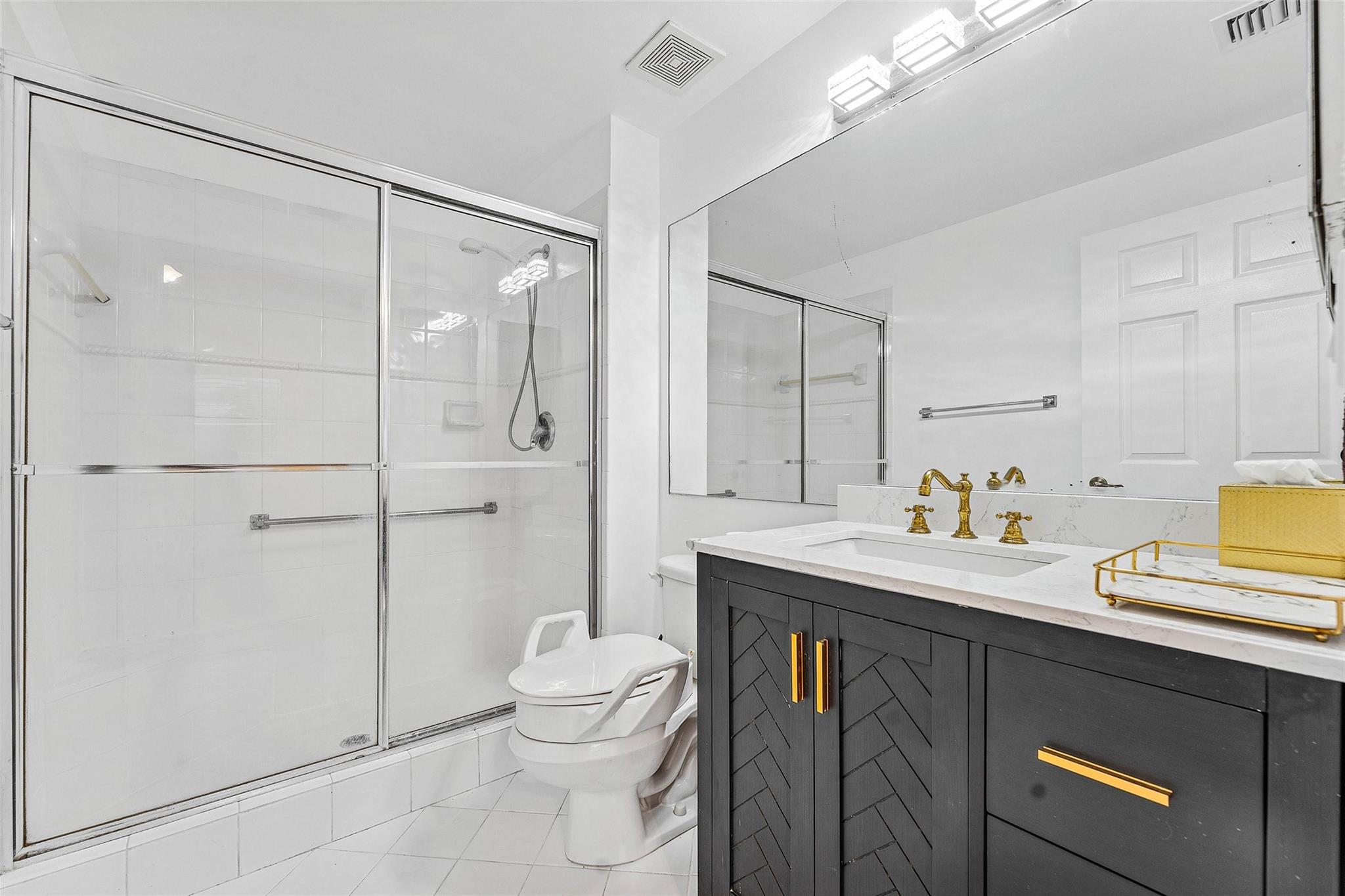 SOUTHAMPTON @ KINGS PT - Residential