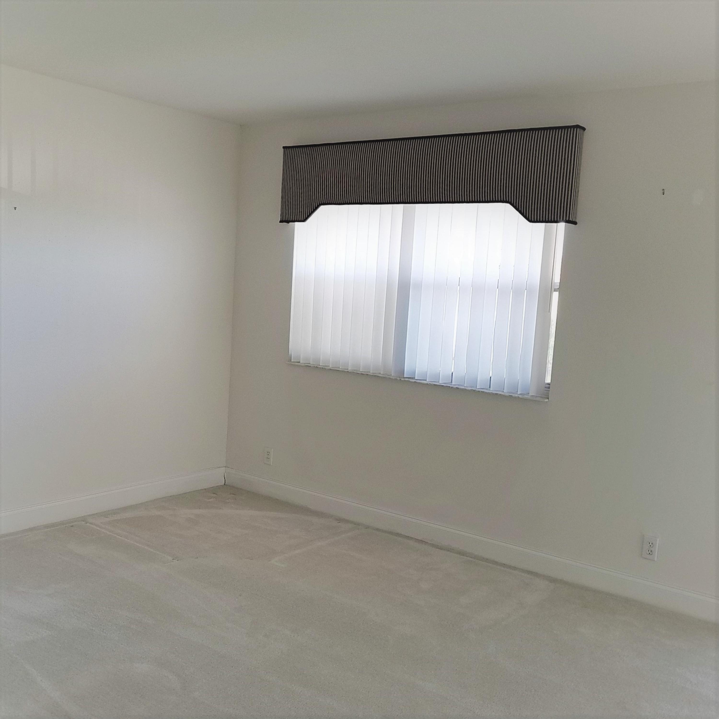 KINGS POINT SAXONY CONDOS - Residential