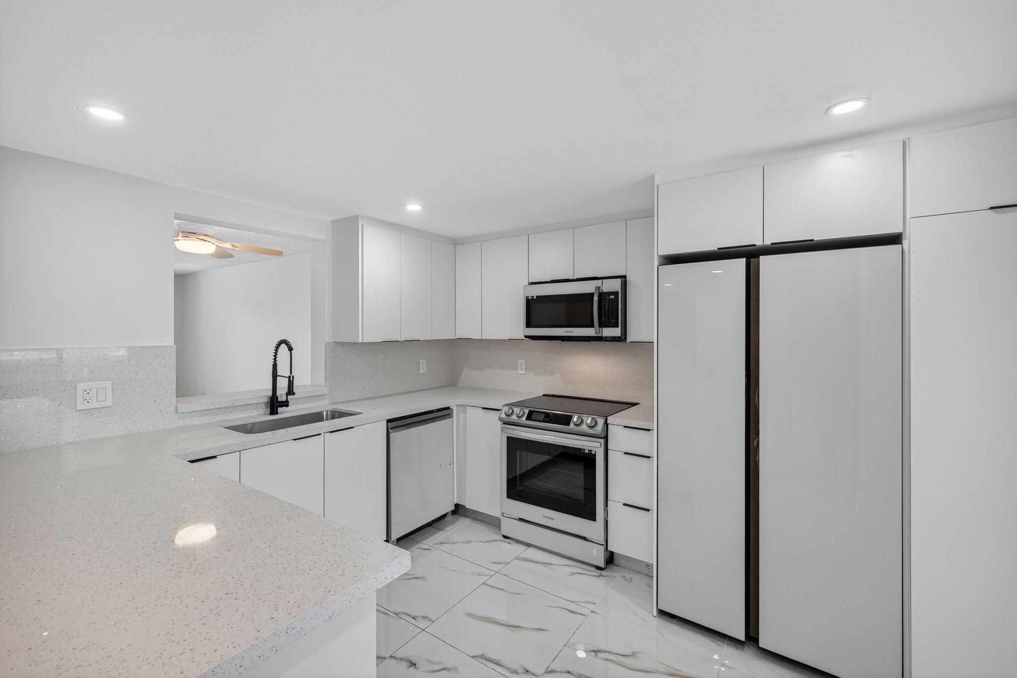 HUNTINGTON LAKES SEC ONE - Residential Lease