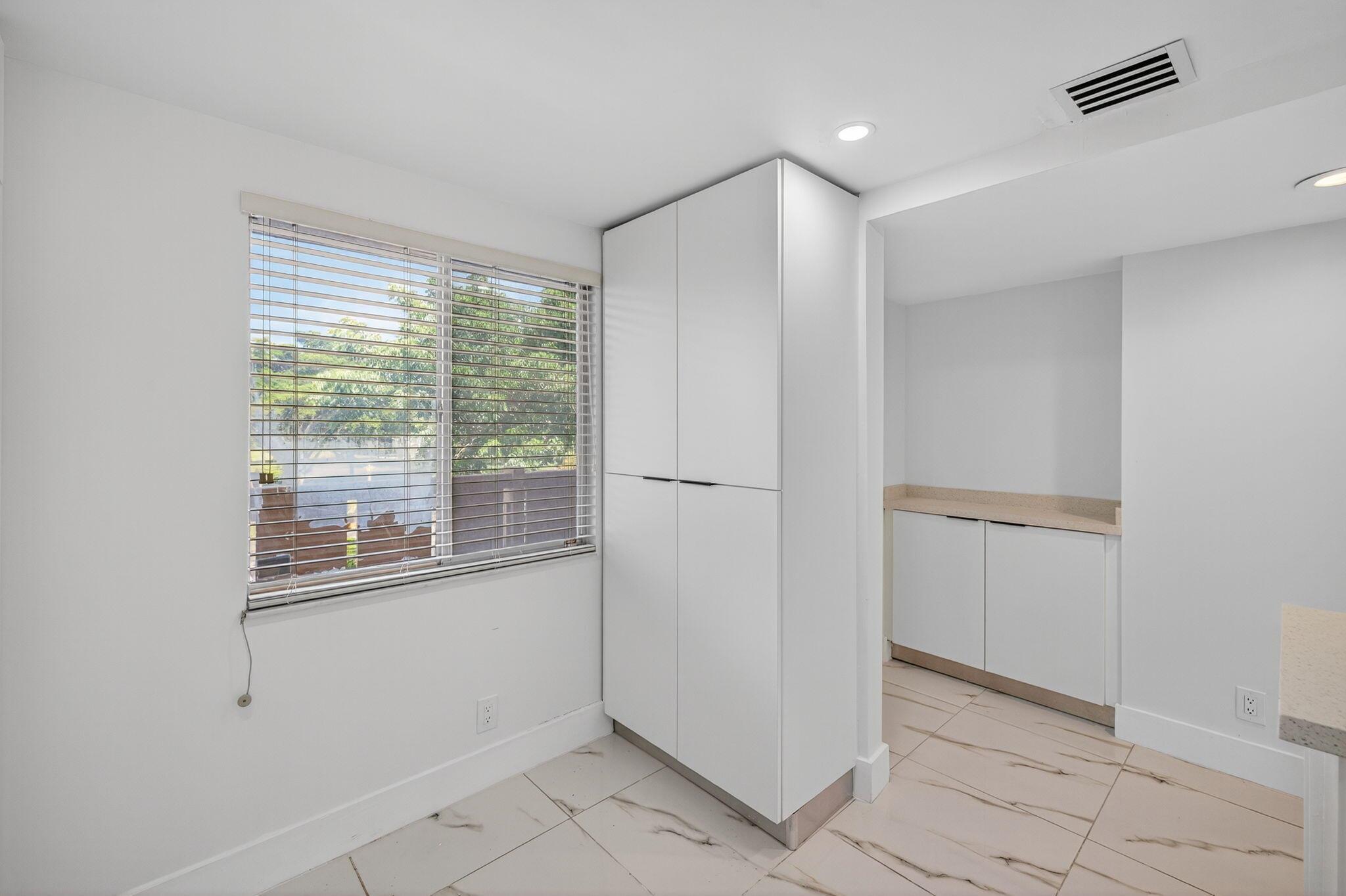 HUNTINGTON LAKES SEC ONE - Residential Lease