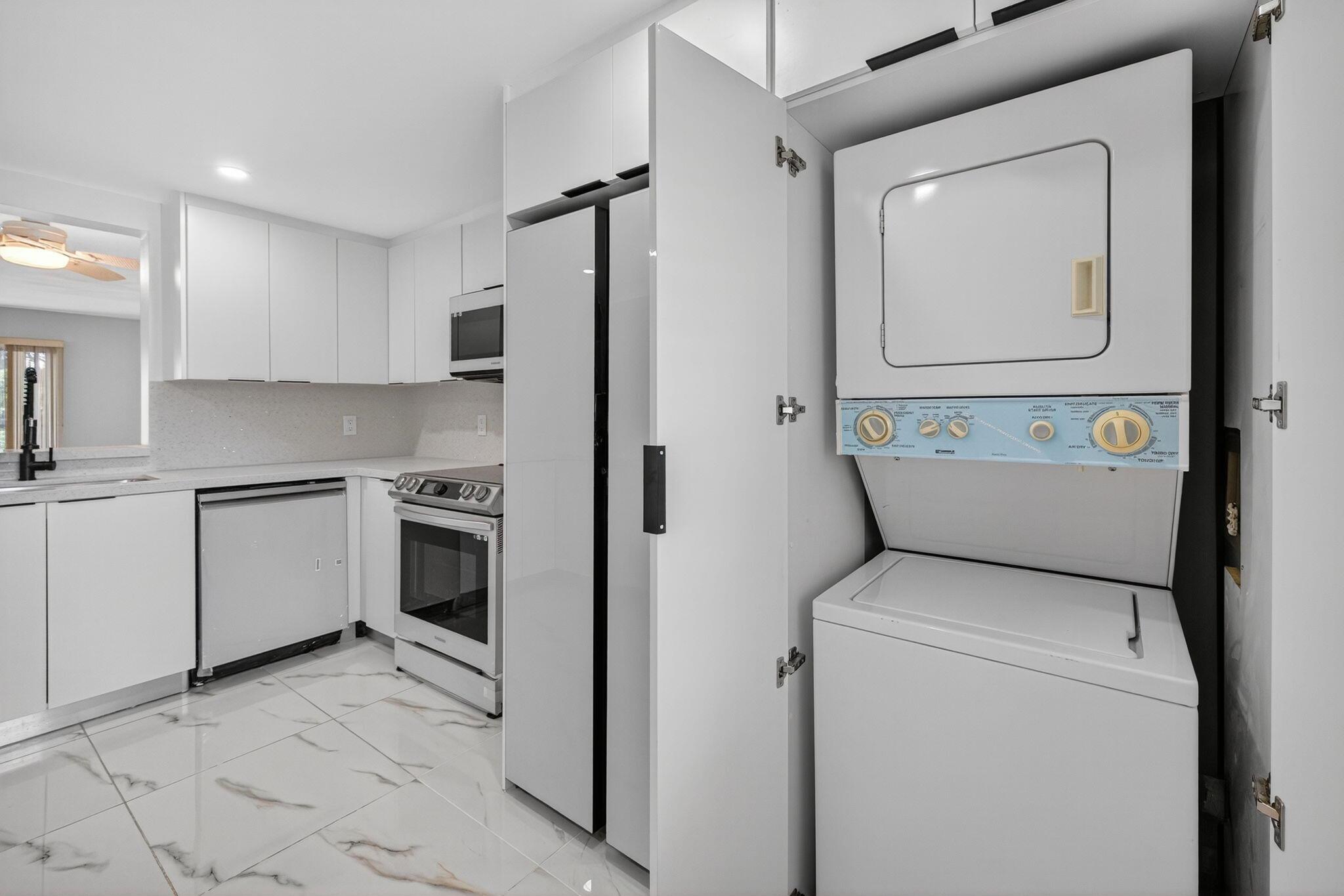 HUNTINGTON LAKES SEC ONE - Residential Lease