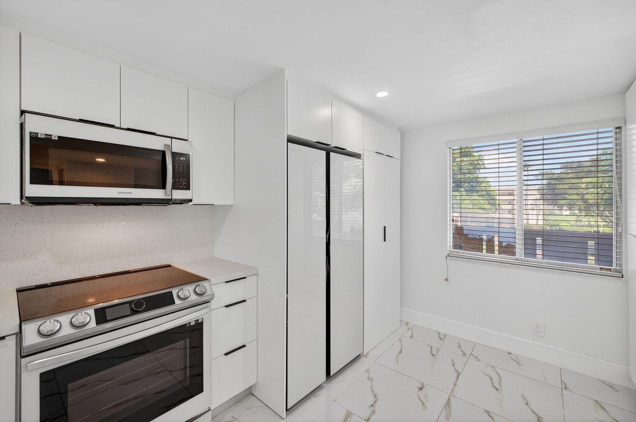 HUNTINGTON LAKES SEC ONE - Residential Lease