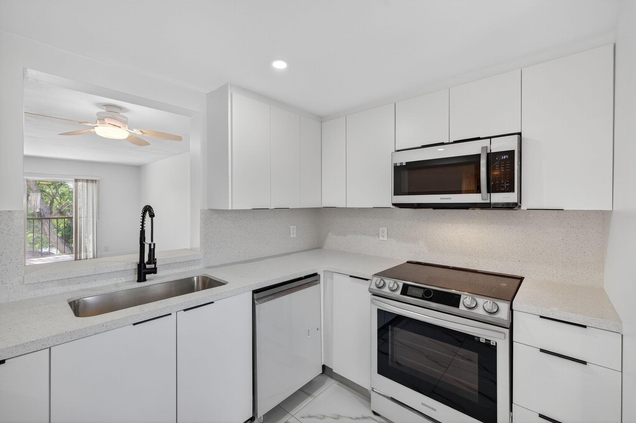 HUNTINGTON LAKES SEC ONE - Residential Lease