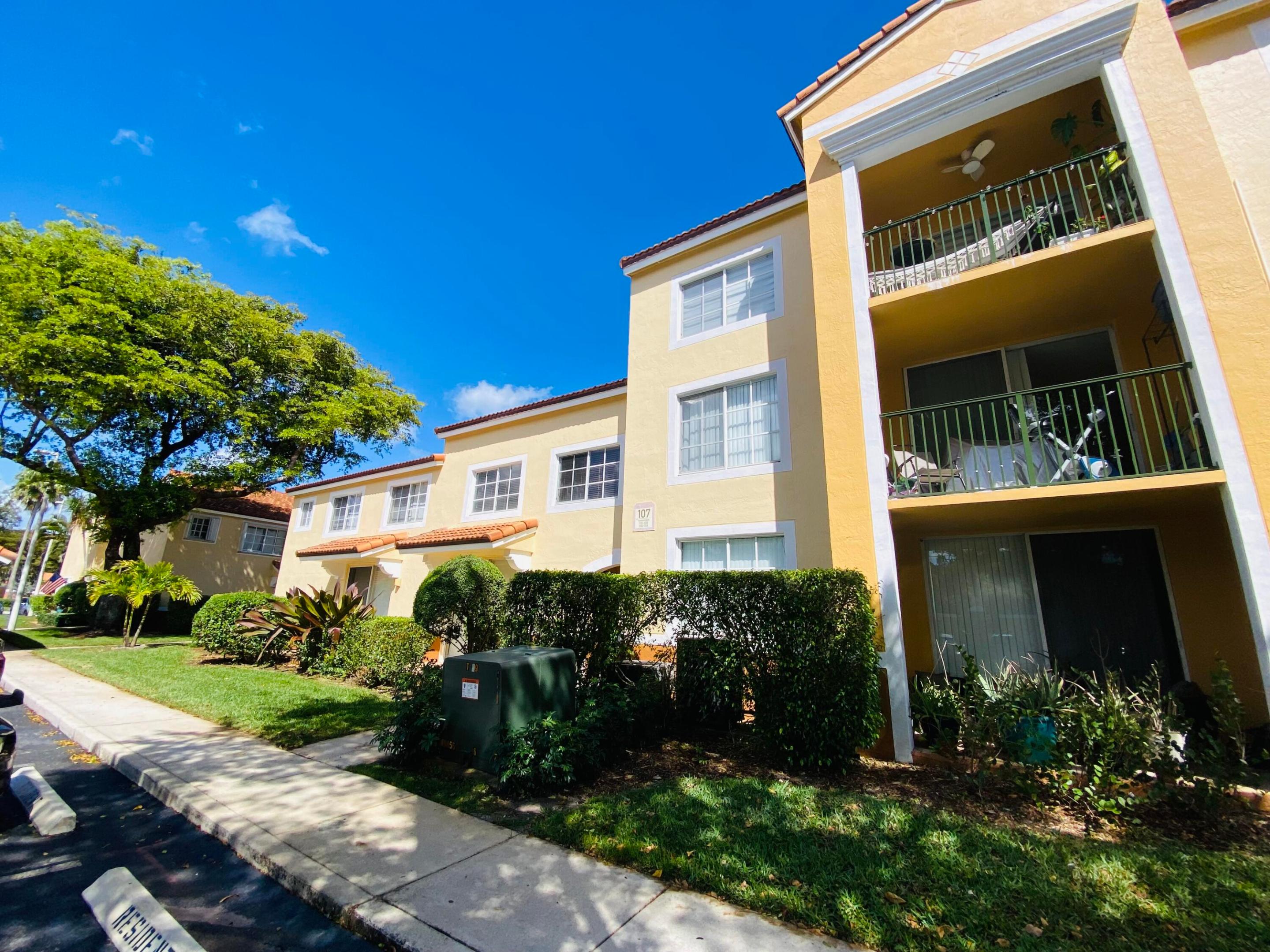 YACHT CLUB ON THE INTRACOASTAL - Residential Lease