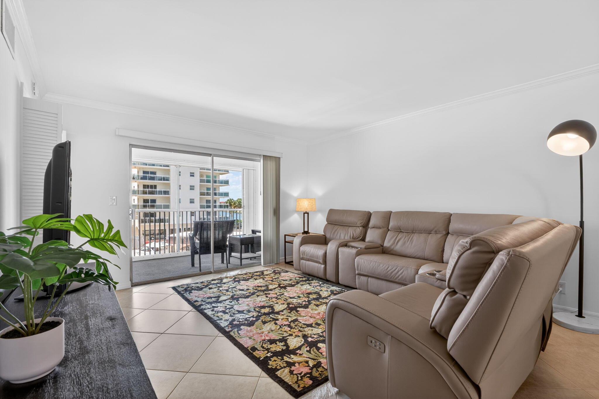 PIECES OEIGHT CONDOMINIUM - Residential