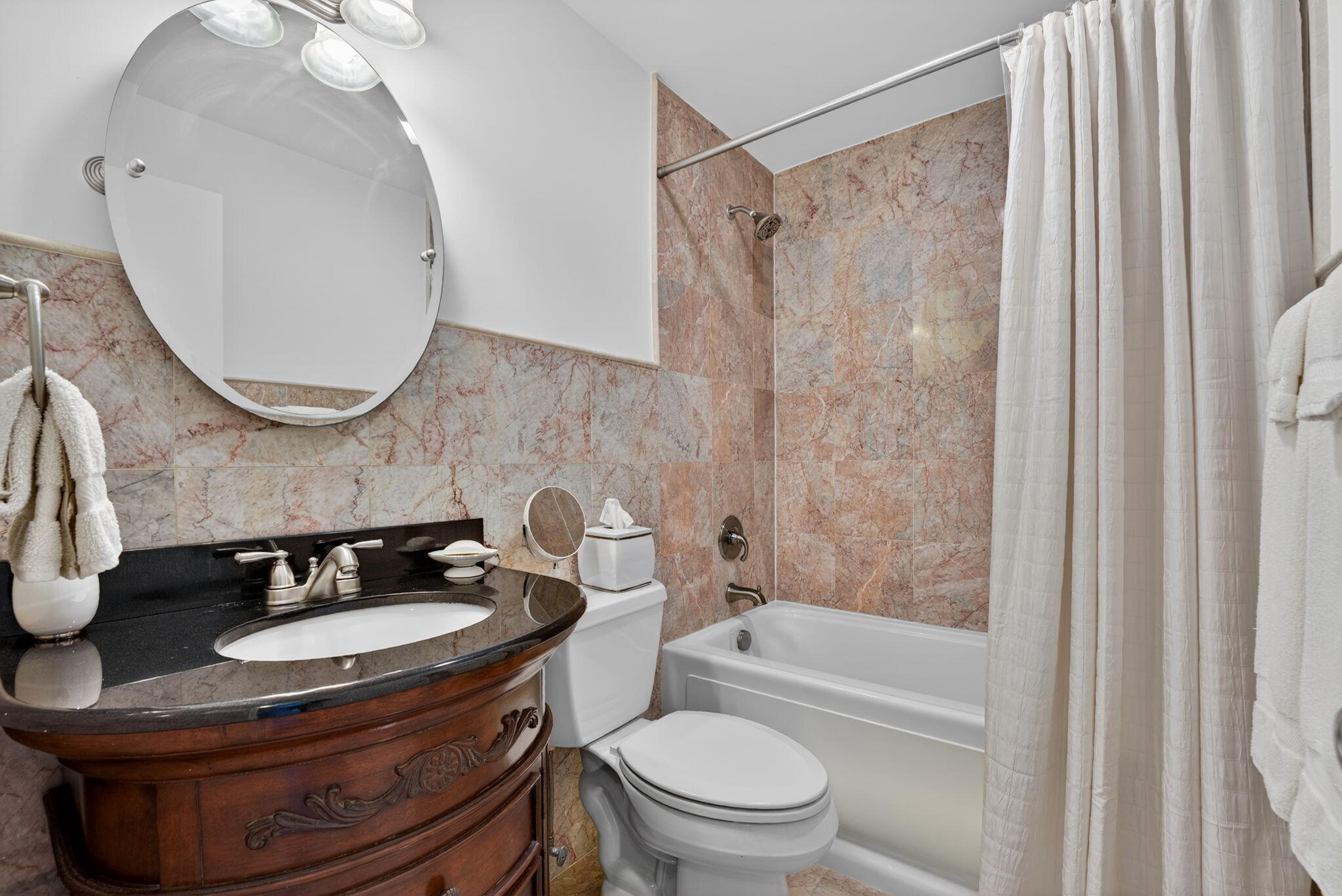 PIECES OEIGHT CONDOMINIUM - Residential