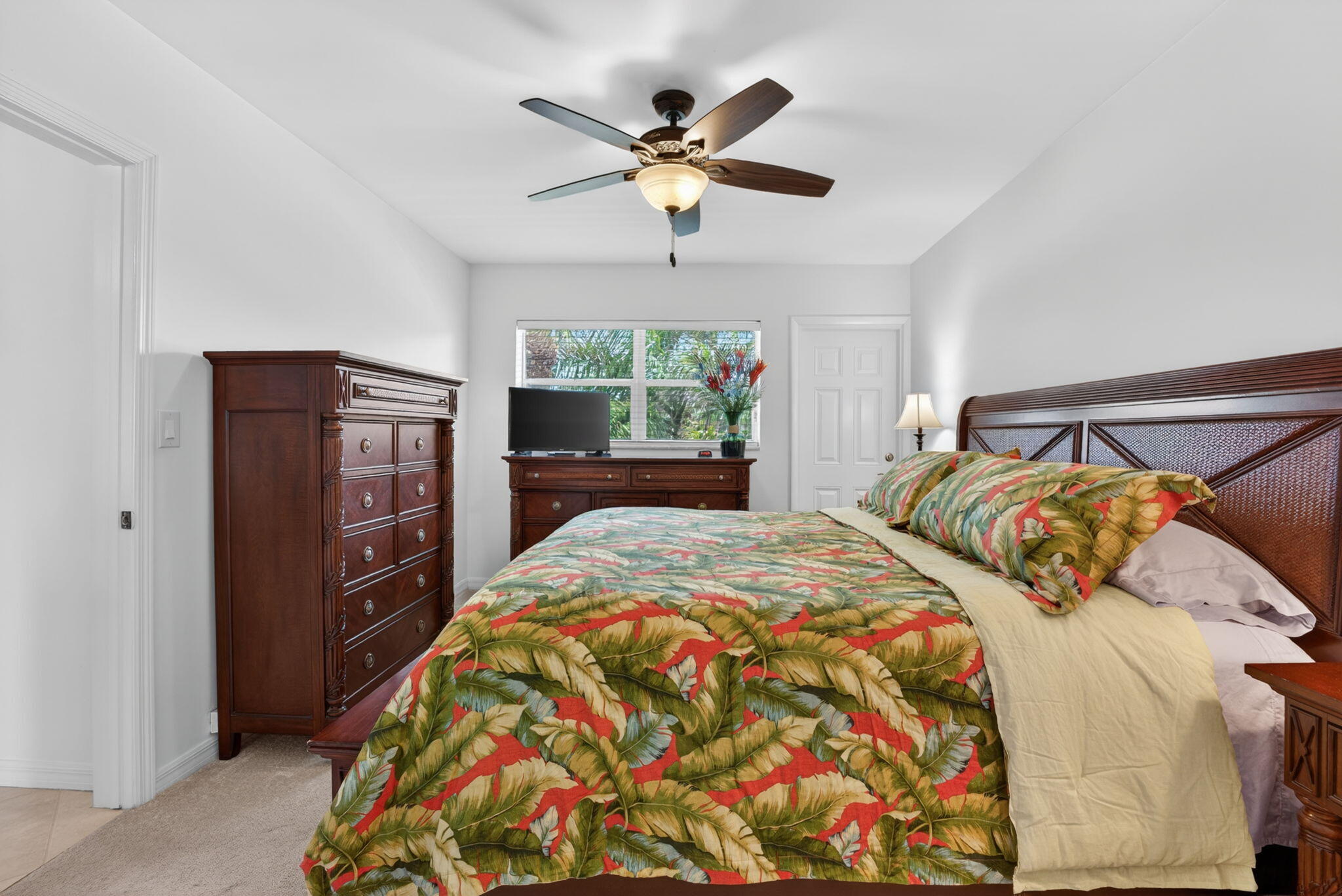 PIECES OEIGHT CONDOMINIUM - Residential