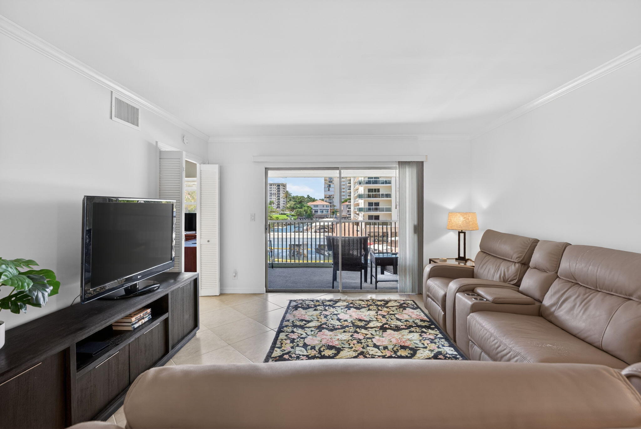 PIECES OEIGHT CONDOMINIUM - Residential