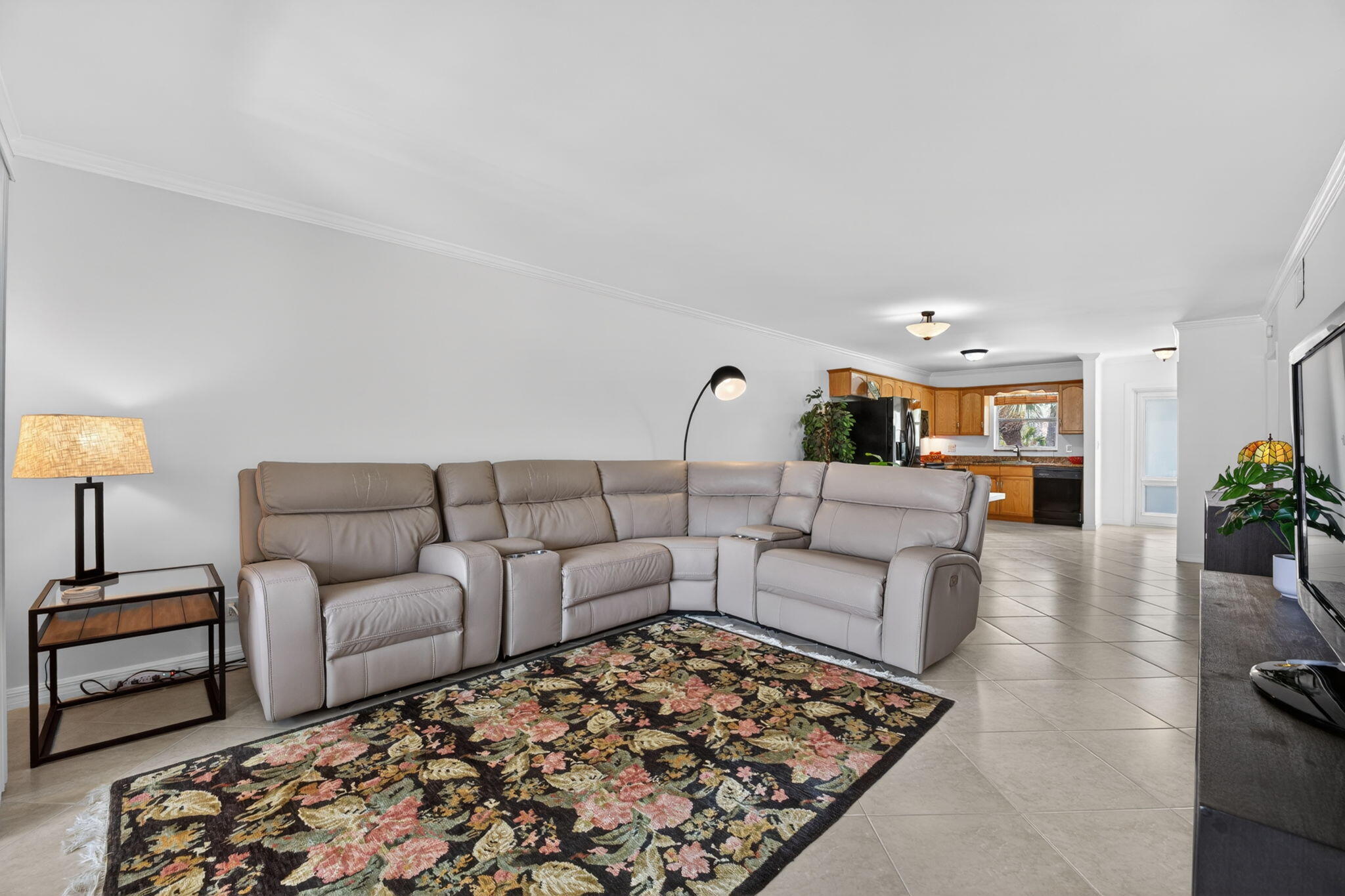 PIECES OEIGHT CONDOMINIUM - Residential