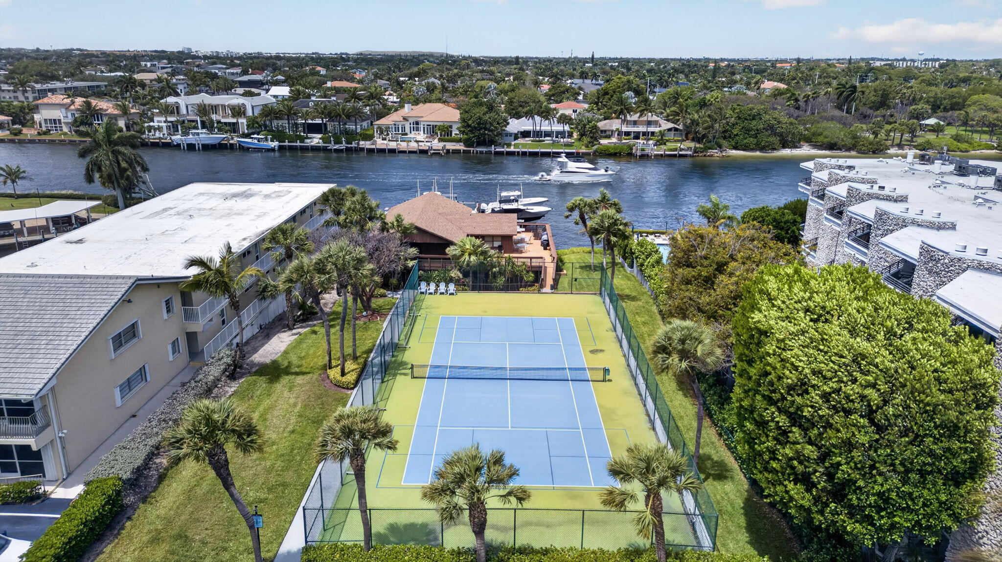 PIECES OEIGHT CONDOMINIUM - Residential