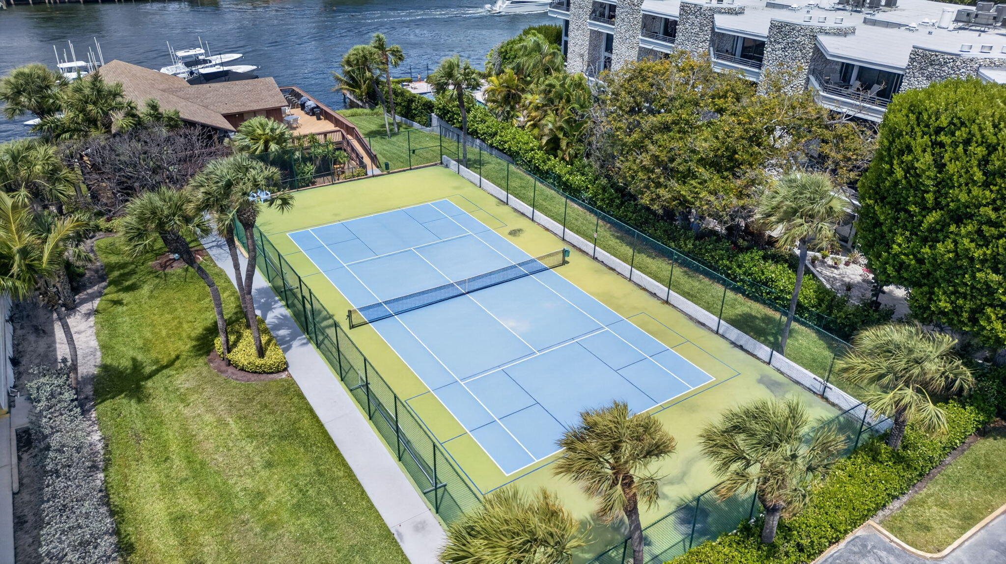 PIECES OEIGHT CONDOMINIUM - Residential