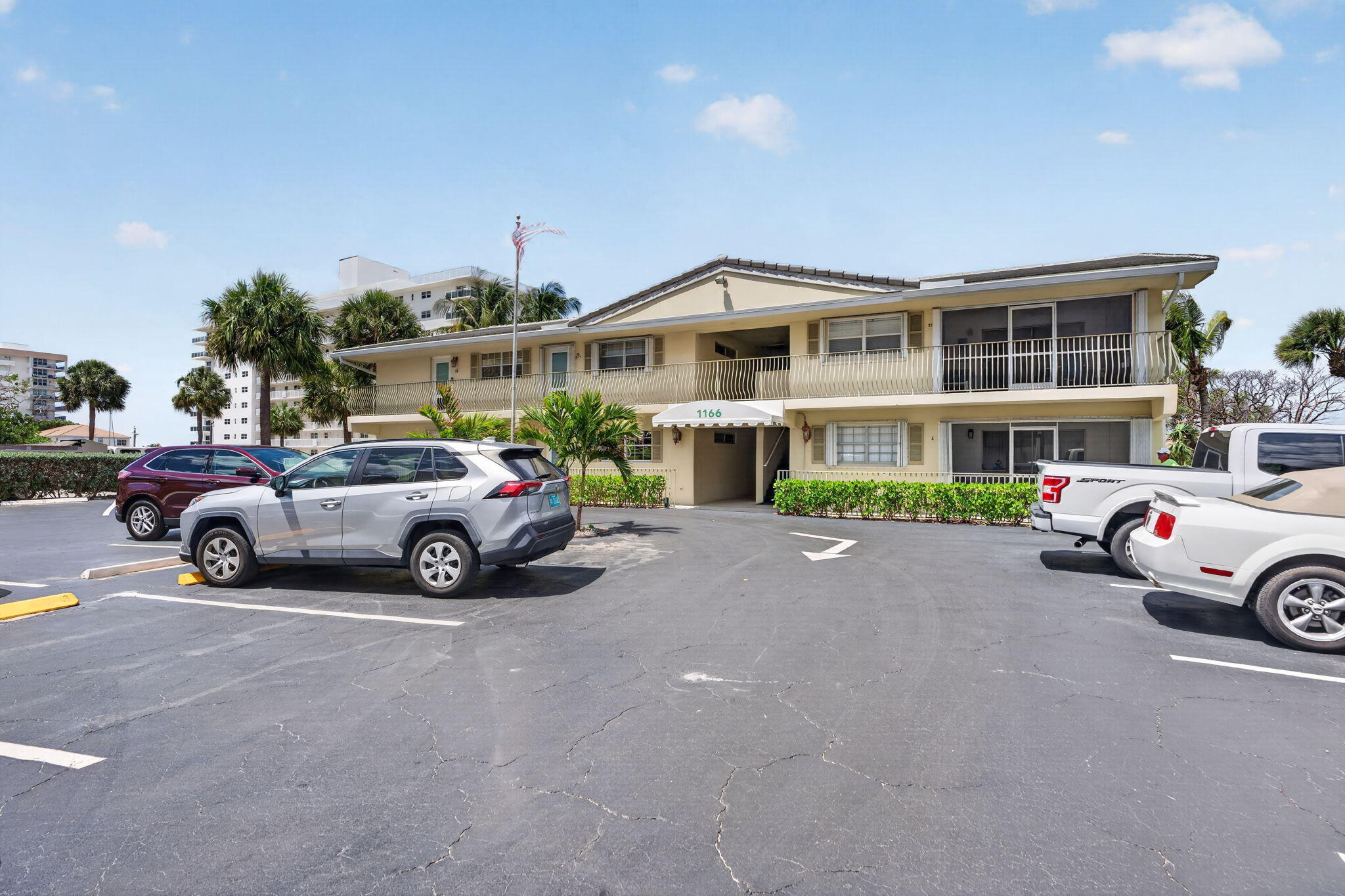 PIECES OEIGHT CONDOMINIUM - Residential