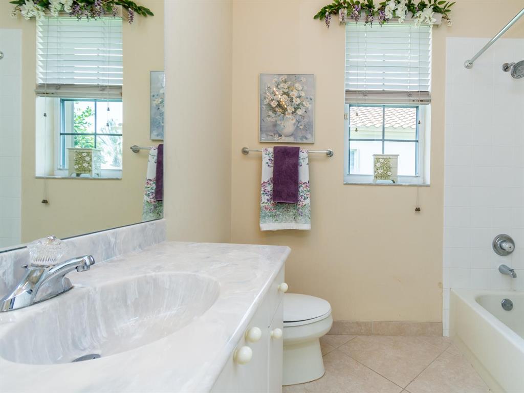 LAKE ESTATES ROLLING HILL - Residential