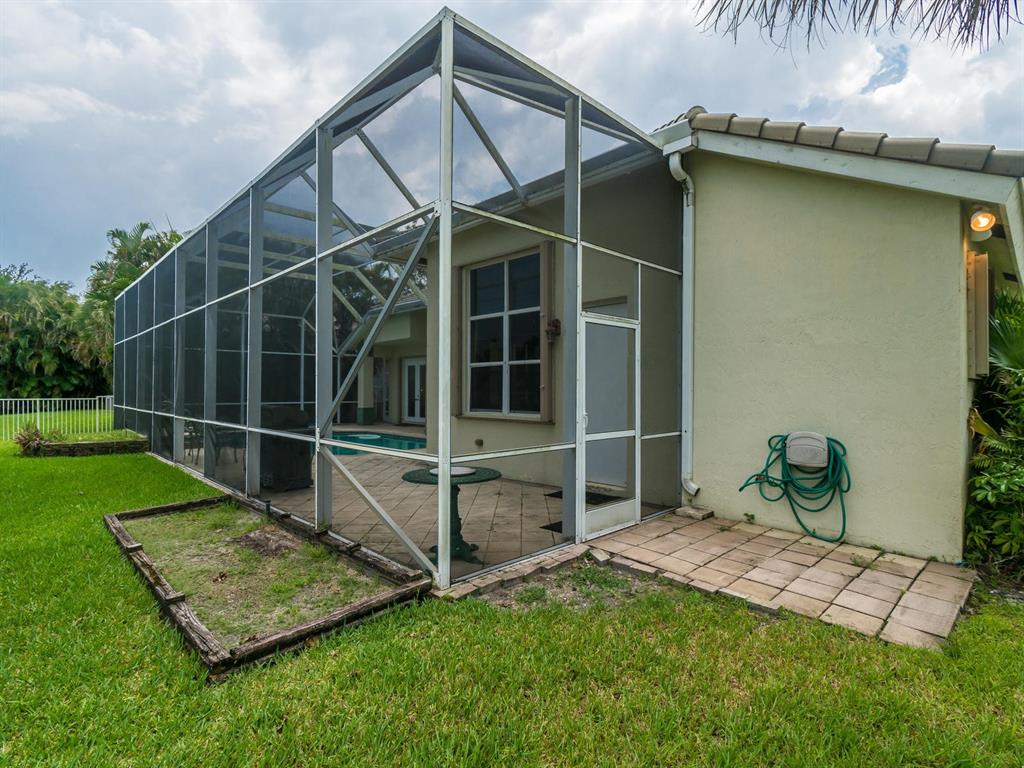 LAKE ESTATES ROLLING HILL - Residential