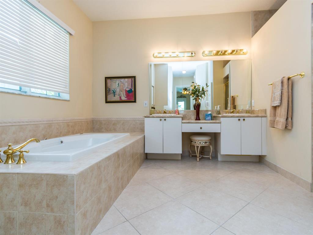 LAKE ESTATES ROLLING HILL - Residential