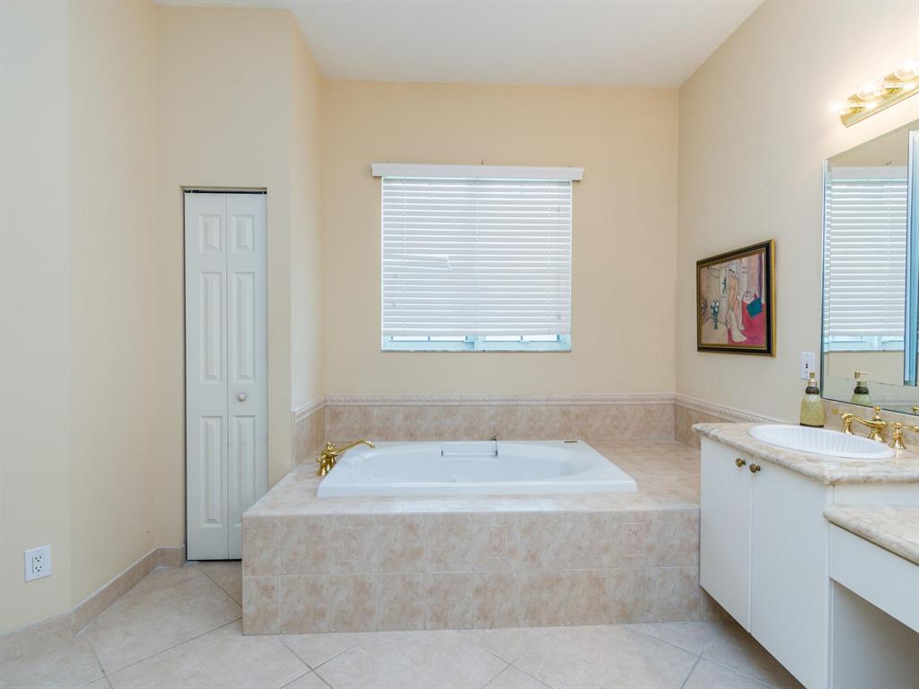 LAKE ESTATES ROLLING HILL - Residential