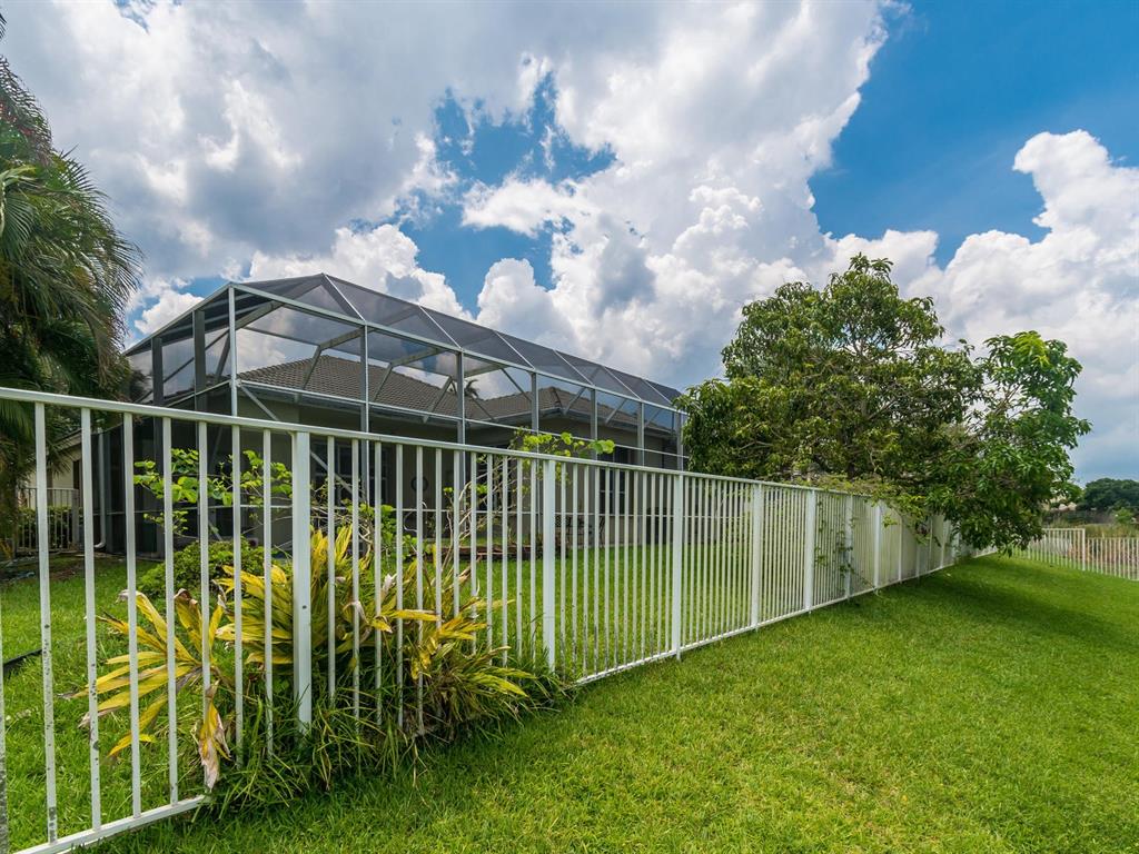 LAKE ESTATES ROLLING HILL - Residential