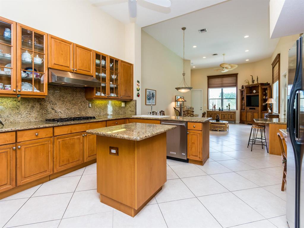 LAKE ESTATES ROLLING HILL - Residential