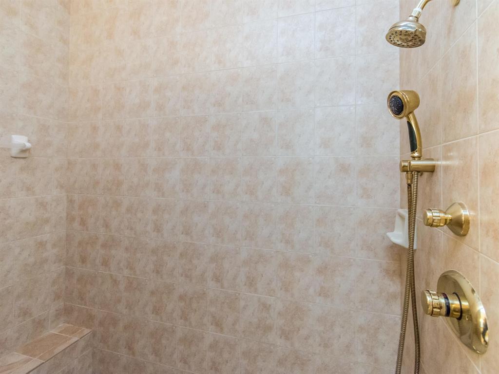 LAKE ESTATES ROLLING HILL - Residential