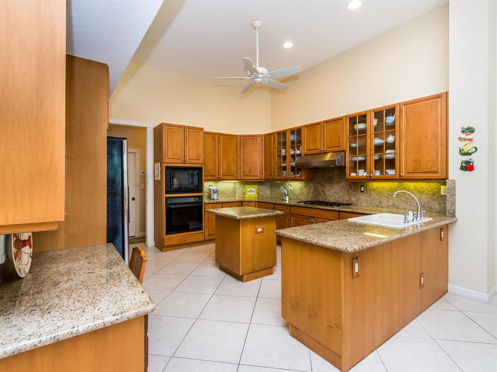 LAKE ESTATES ROLLING HILL - Residential