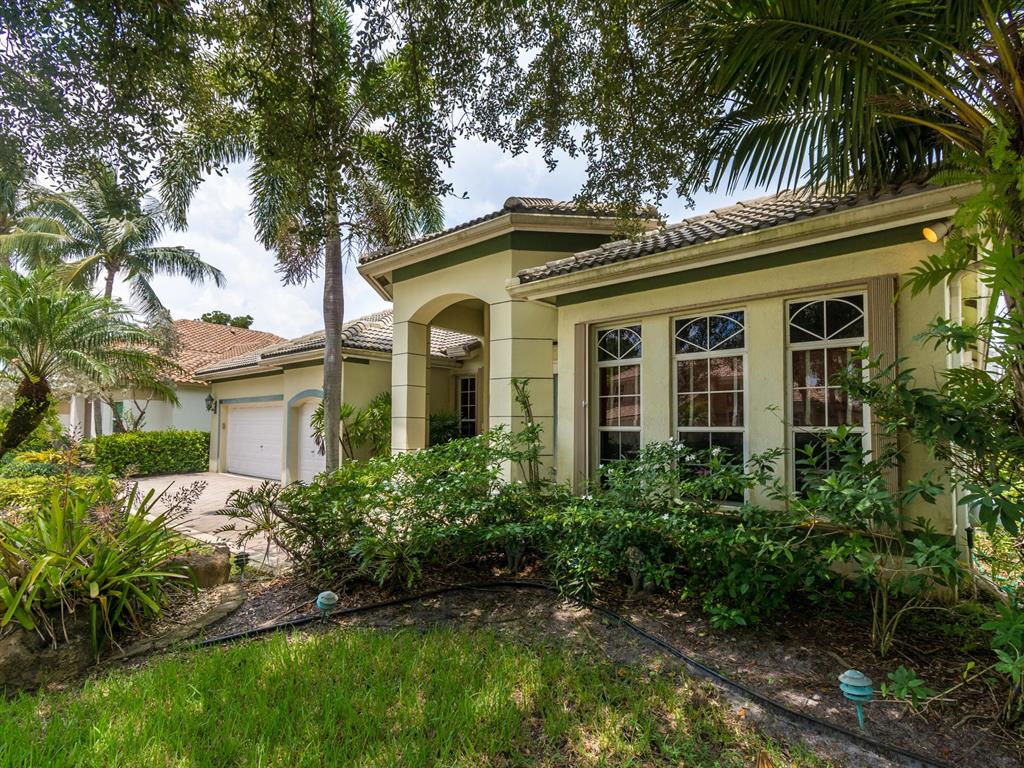 LAKE ESTATES ROLLING HILL - Residential