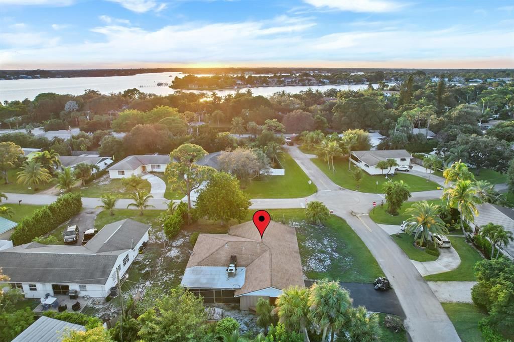 Photo of 135 W Norfolk Road, Jupiter, FL 33469 (MLS # R10844704)