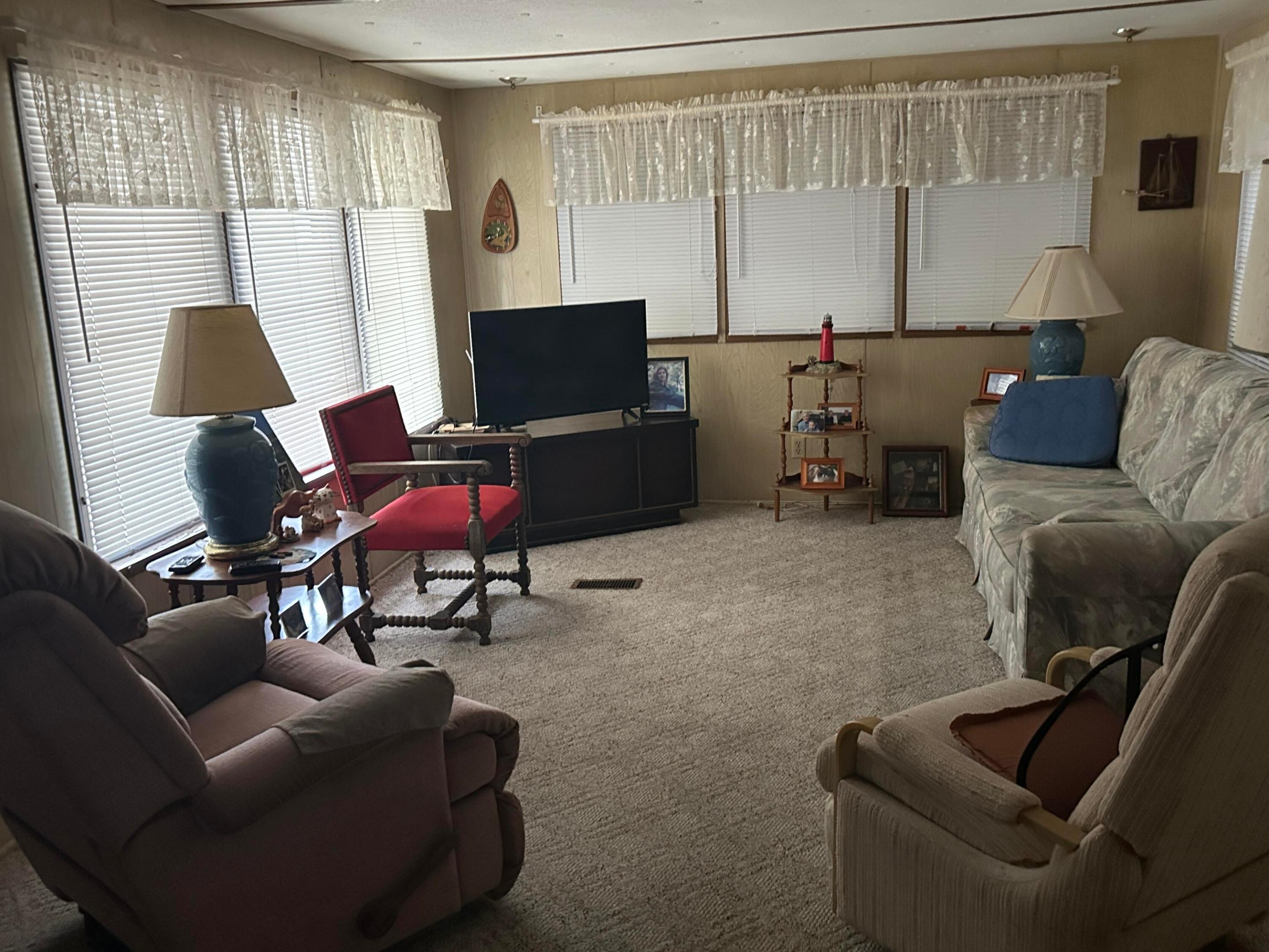 6950 SE Ridgeway Terrace