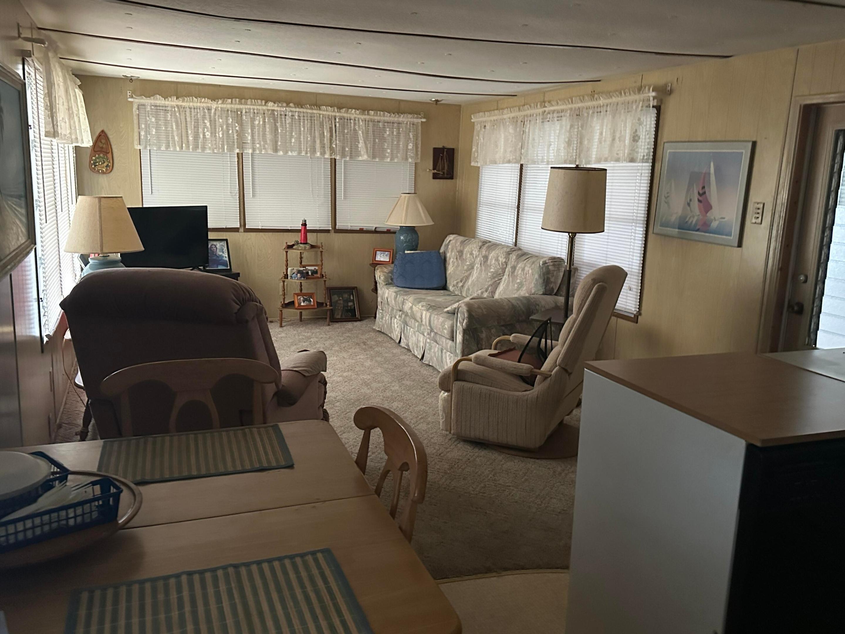 6950 SE Ridgeway Terrace