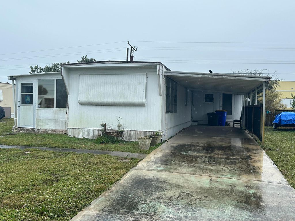 Photo of 6950 SE Ridgeway Terrace, Hobe Sound, FL 33455 (MLS # R11168343)