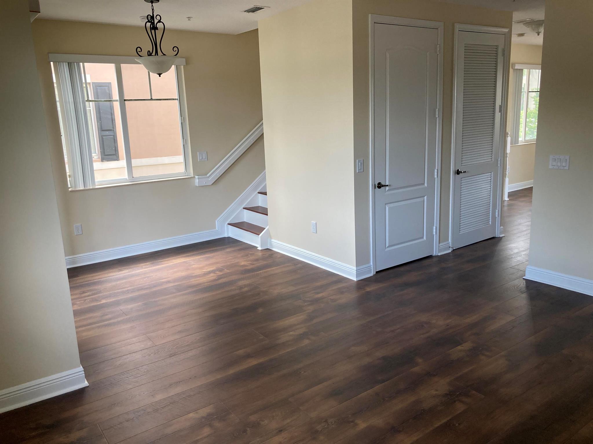 542 NW 39th Circle